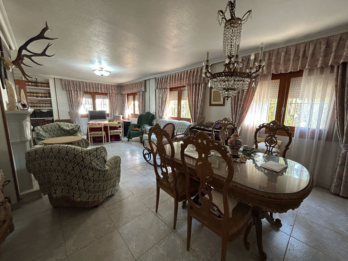 For sale - 6 Bedroom 3 Bathroom House - Detached Villa in Orihuela - Los Balcones  - Alicante