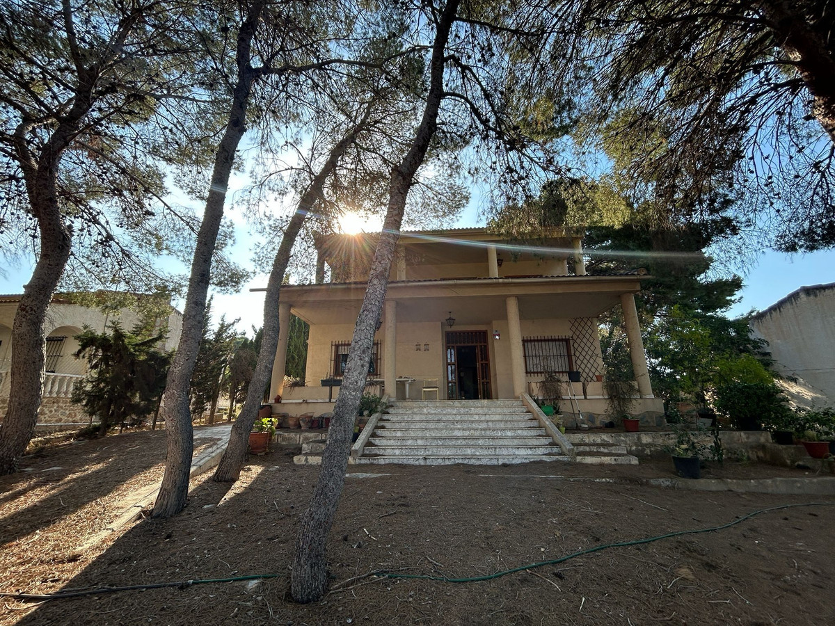 For sale - 6 Bedroom 3 Bathroom House - Detached Villa in Orihuela - Los Balcones  - Alicante