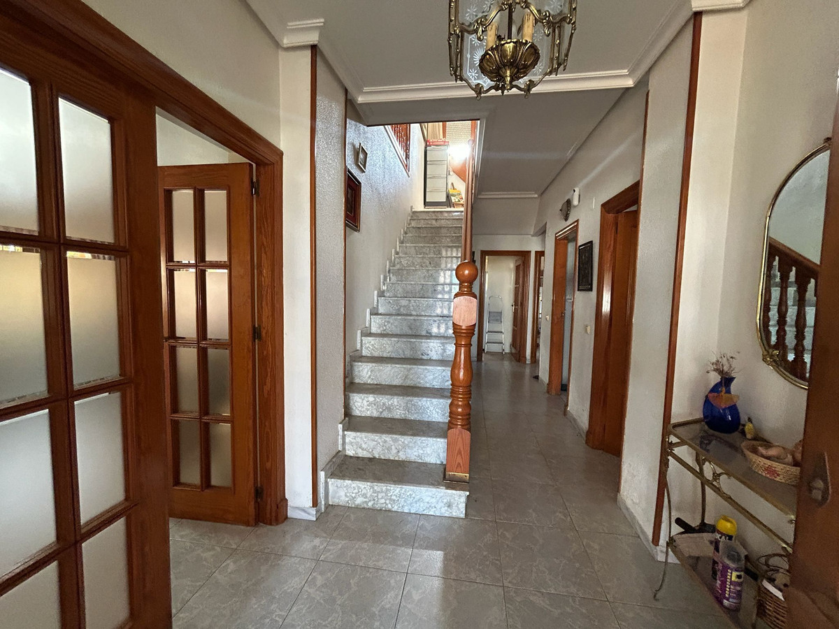 For sale - 6 Bedroom 3 Bathroom House - Detached Villa in Orihuela - Los Balcones  - Alicante