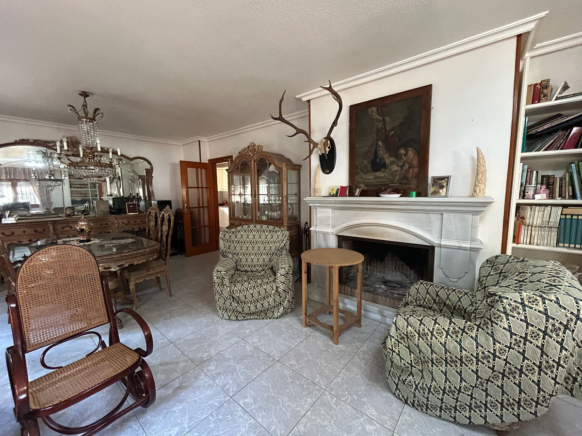 For sale - 6 Bedroom 3 Bathroom House - Detached Villa in Orihuela - Los Balcones  - Alicante