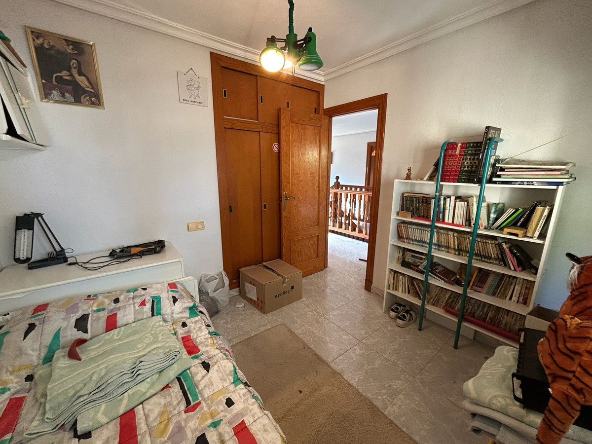 For sale - 6 Bedroom 3 Bathroom House - Detached Villa in Orihuela - Los Balcones  - Alicante