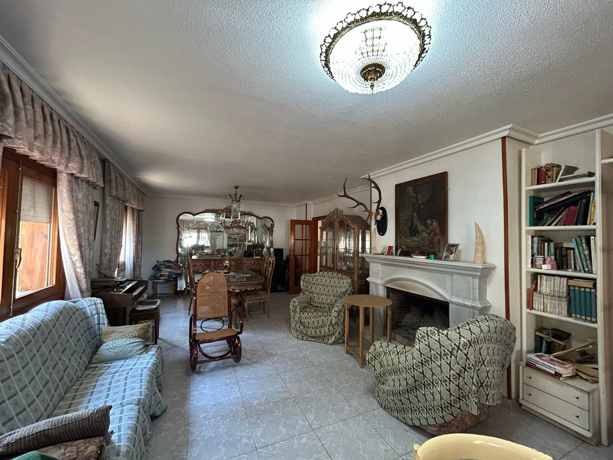 For sale - 6 Bedroom 3 Bathroom House - Detached Villa in Orihuela - Los Balcones  - Alicante