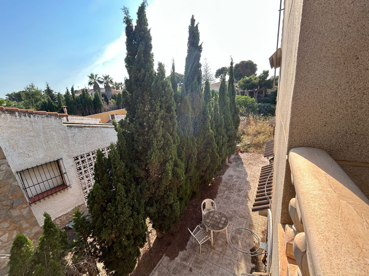 For sale - 6 Bedroom 3 Bathroom House - Detached Villa in Orihuela - Los Balcones  - Alicante