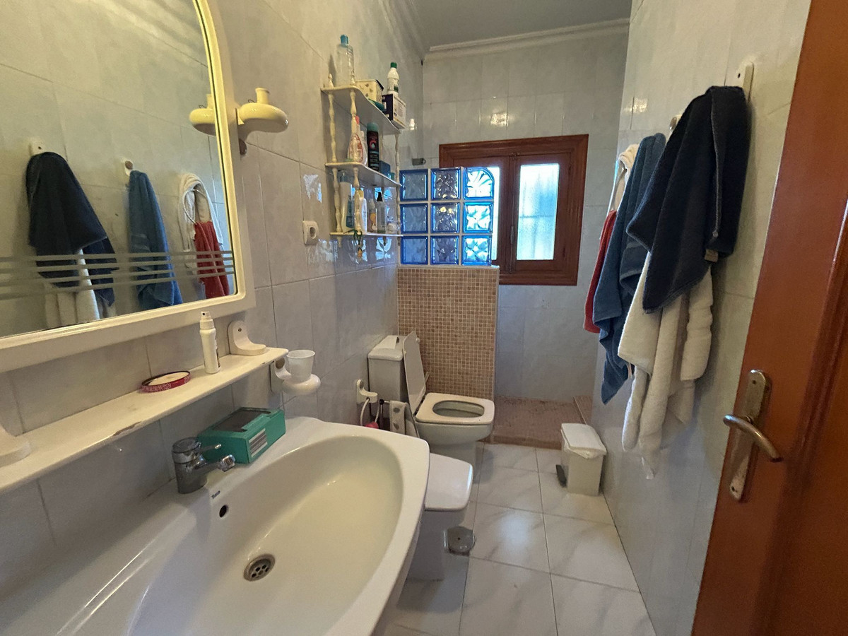 For sale - 6 Bedroom 3 Bathroom House - Detached Villa in Orihuela - Los Balcones  - Alicante