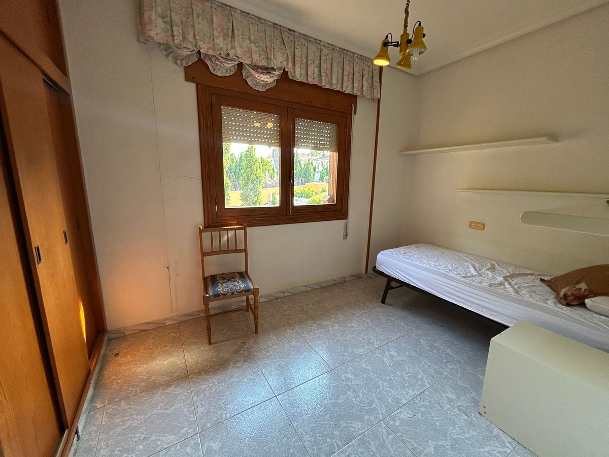 For sale - 6 Bedroom 3 Bathroom House - Detached Villa in Orihuela - Los Balcones  - Alicante