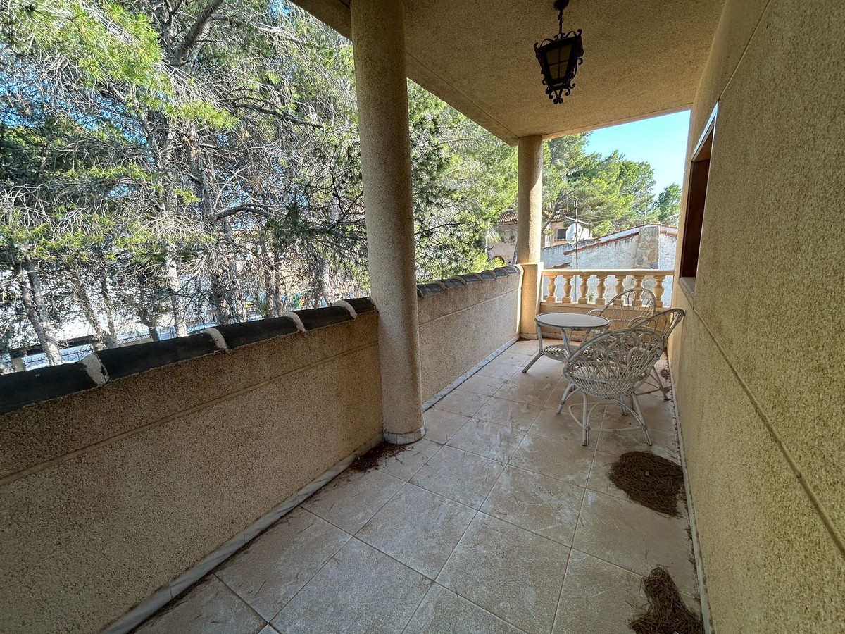 For sale - 6 Bedroom 3 Bathroom House - Detached Villa in Orihuela - Los Balcones  - Alicante