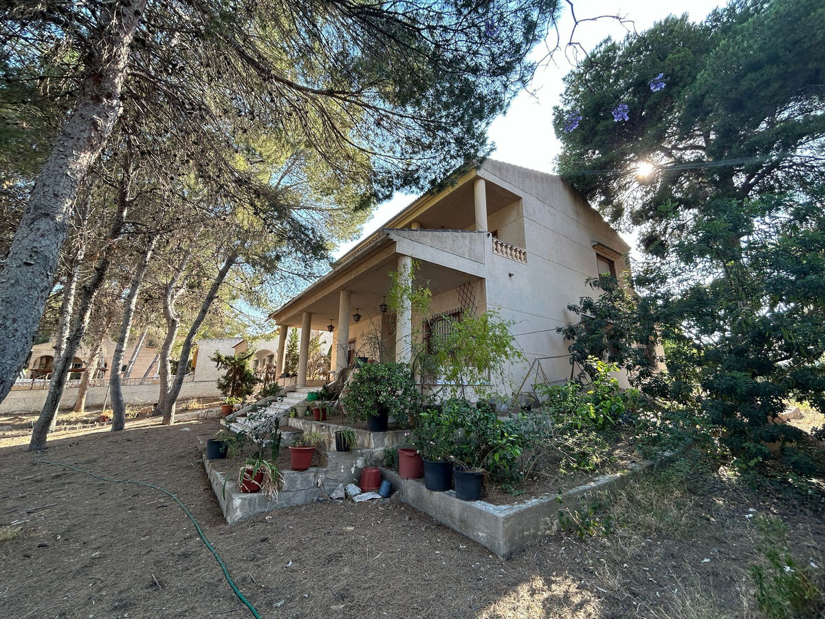 For sale - 6 Bedroom 3 Bathroom House - Detached Villa in Orihuela - Los Balcones  - Alicante
