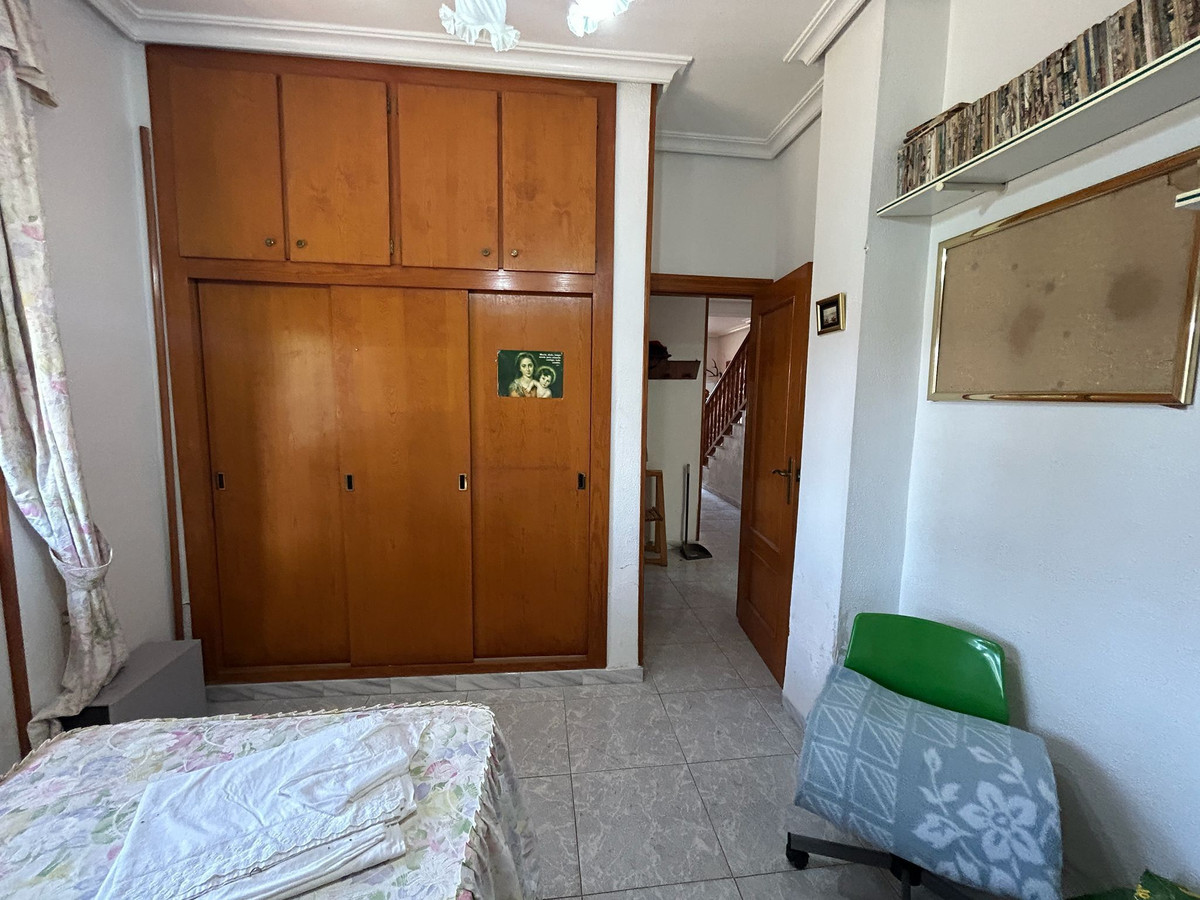 For sale - 6 Bedroom 3 Bathroom House - Detached Villa in Orihuela - Los Balcones  - Alicante