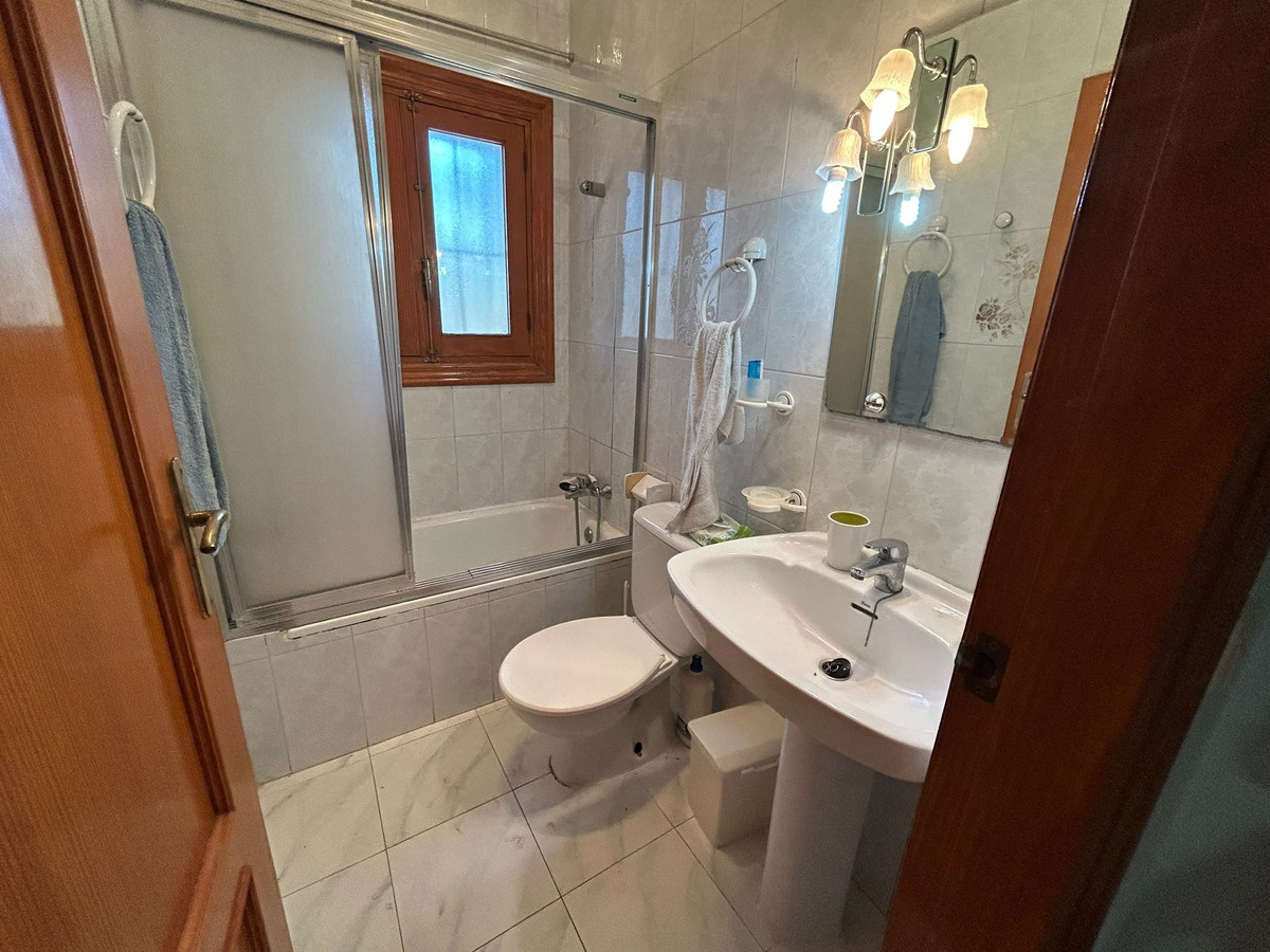 For sale - 6 Bedroom 3 Bathroom House - Detached Villa in Orihuela - Los Balcones  - Alicante