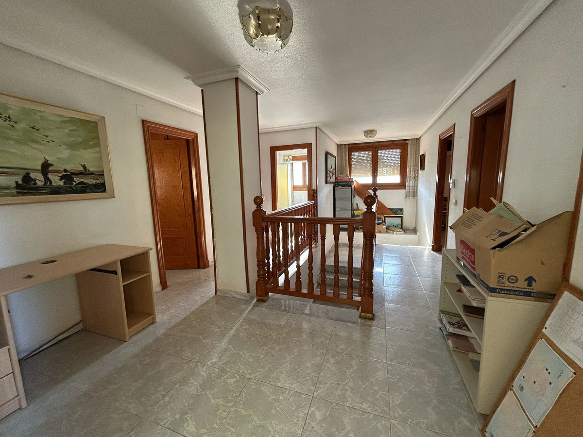For sale - 6 Bedroom 3 Bathroom House - Detached Villa in Orihuela - Los Balcones  - Alicante