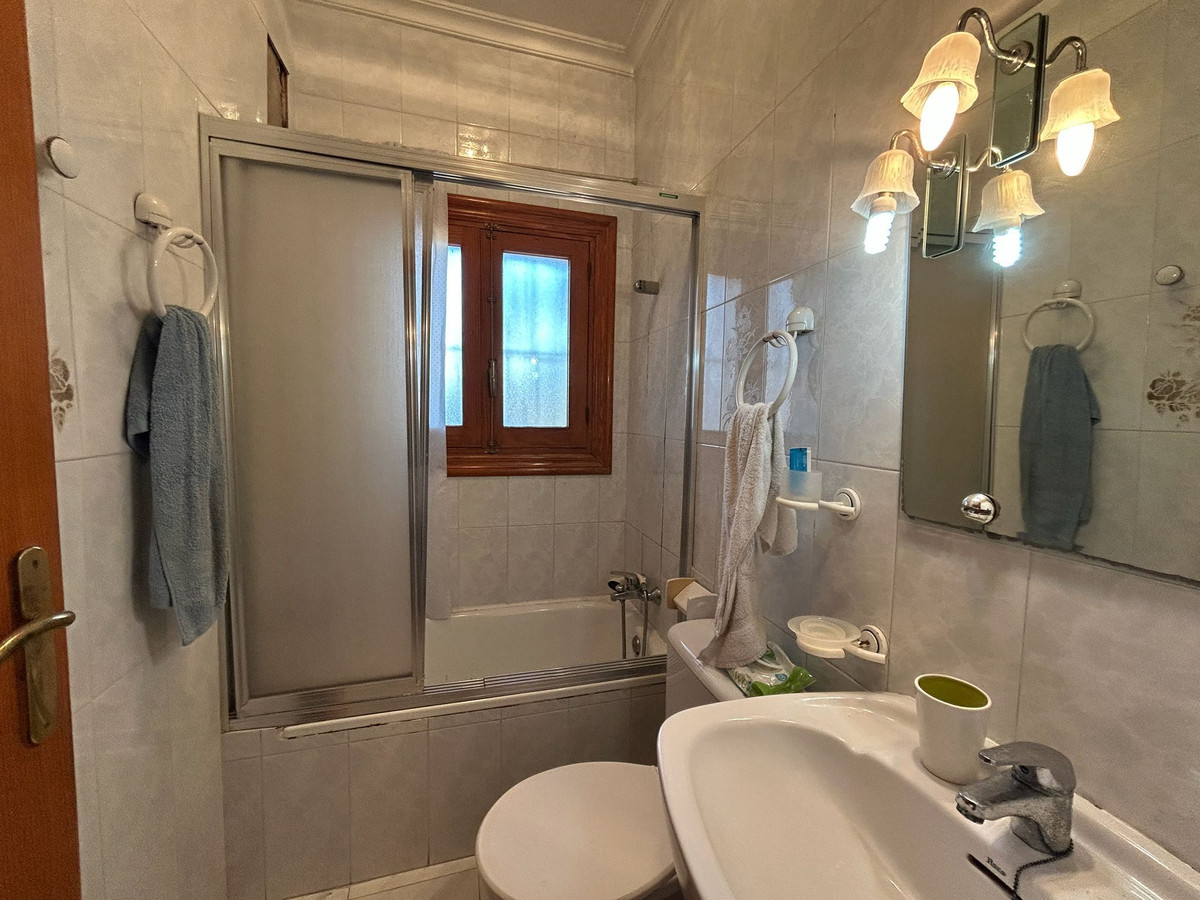 For sale - 6 Bedroom 3 Bathroom House - Detached Villa in Orihuela - Los Balcones  - Alicante