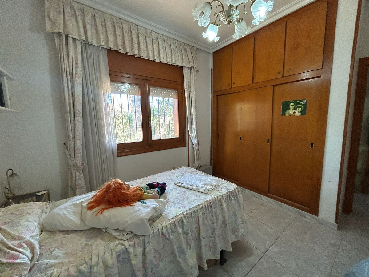 For sale - 6 Bedroom 3 Bathroom House - Detached Villa in Orihuela - Los Balcones  - Alicante