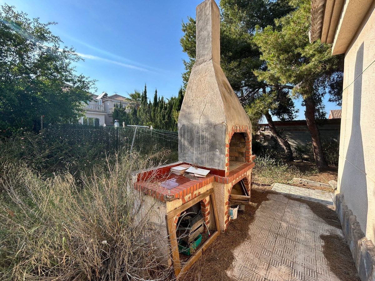 For sale - 6 Bedroom 3 Bathroom House - Detached Villa in Orihuela - Los Balcones  - Alicante