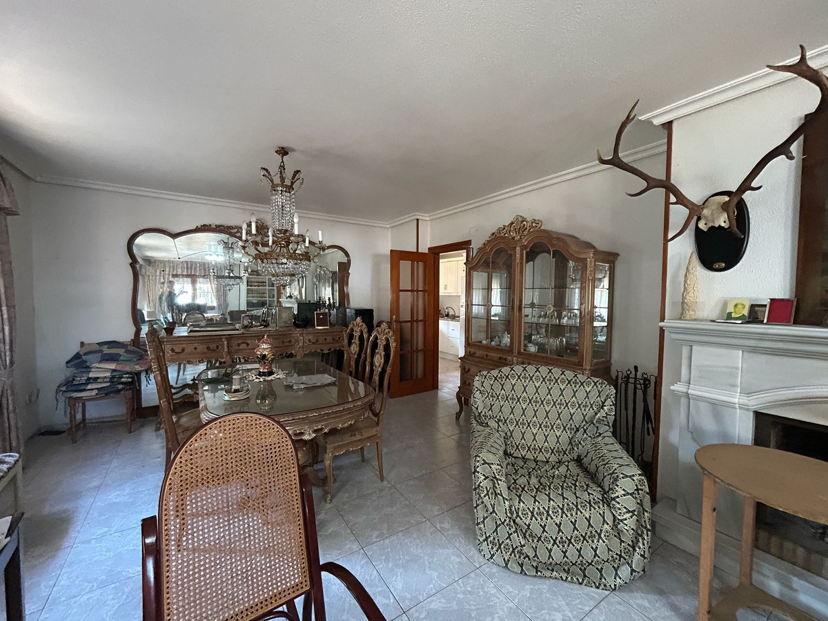 For sale - 6 Bedroom 3 Bathroom House - Detached Villa in Orihuela - Los Balcones  - Alicante