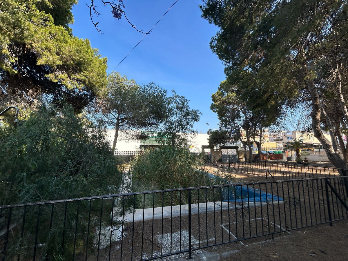 For sale - 6 Bedroom 3 Bathroom House - Detached Villa in Orihuela - Los Balcones  - Alicante