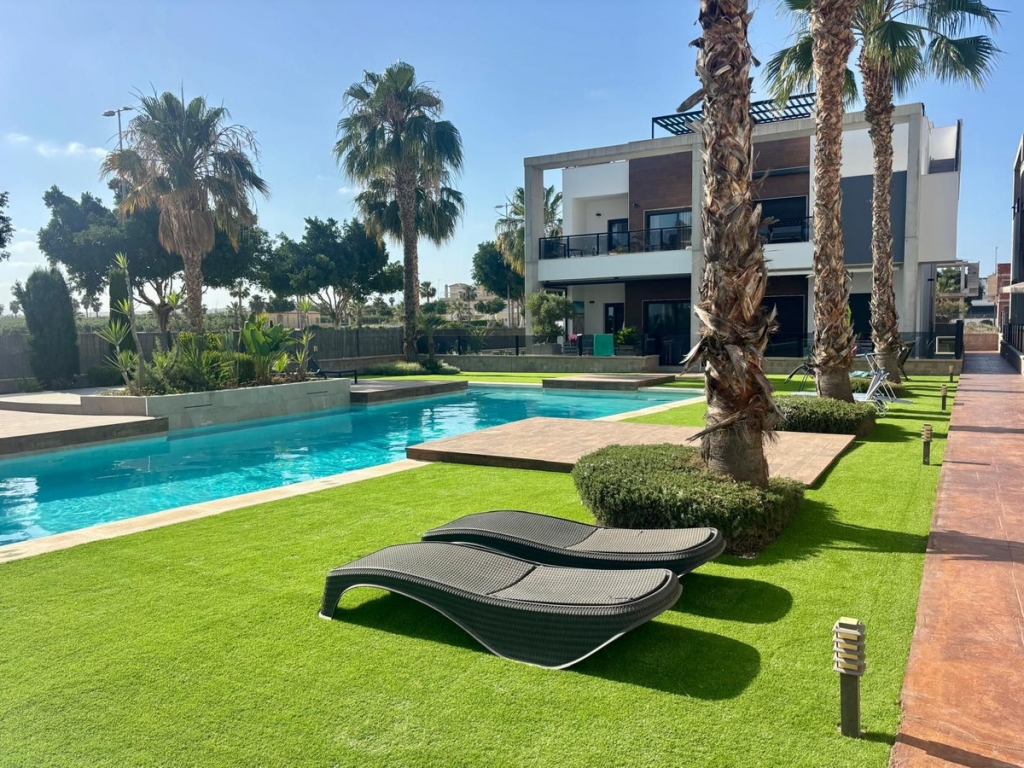 2 Bedroom 2 Bathroom Apartment - Top Floor Apartment in Guardamar del Segura