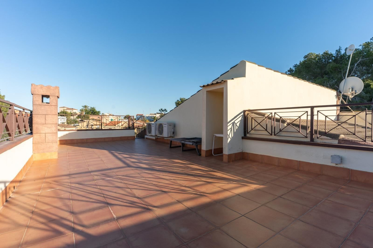 For sale - 7 Bedroom 4 Bathroom House - Detached Villa in Orihuela - Los Altos  - Alicante