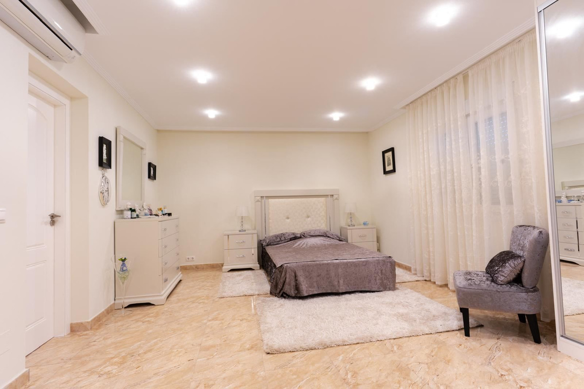 For sale - 7 Bedroom 4 Bathroom House - Detached Villa in Orihuela - Los Altos  - Alicante