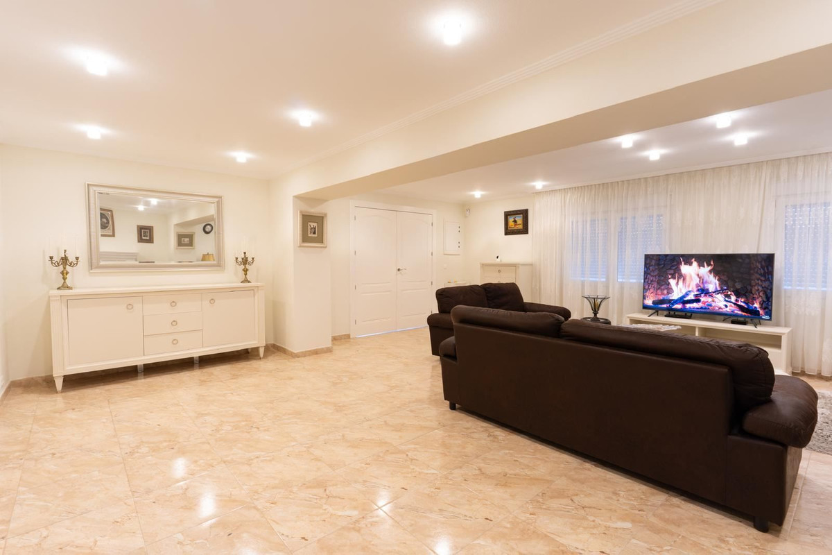 For sale - 7 Bedroom 4 Bathroom House - Detached Villa in Orihuela - Los Altos  - Alicante