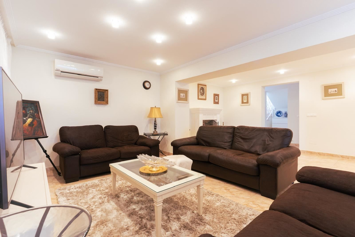 For sale - 7 Bedroom 4 Bathroom House - Detached Villa in Orihuela - Los Altos  - Alicante