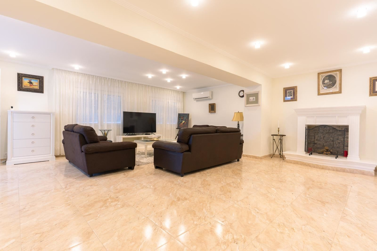 For sale - 7 Bedroom 4 Bathroom House - Detached Villa in Orihuela - Los Altos  - Alicante