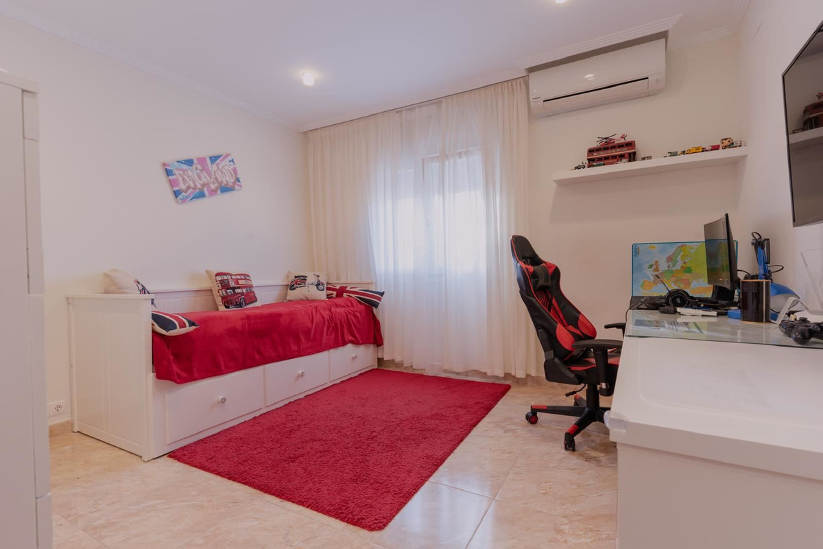 For sale - 7 Bedroom 4 Bathroom House - Detached Villa in Orihuela - Los Altos  - Alicante