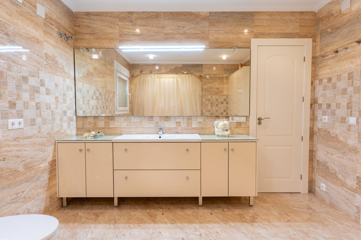 For sale - 7 Bedroom 4 Bathroom House - Detached Villa in Orihuela - Los Altos  - Alicante