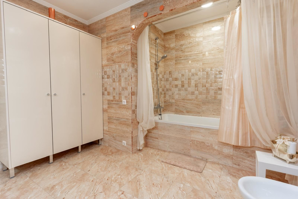 For sale - 7 Bedroom 4 Bathroom House - Detached Villa in Orihuela - Los Altos  - Alicante