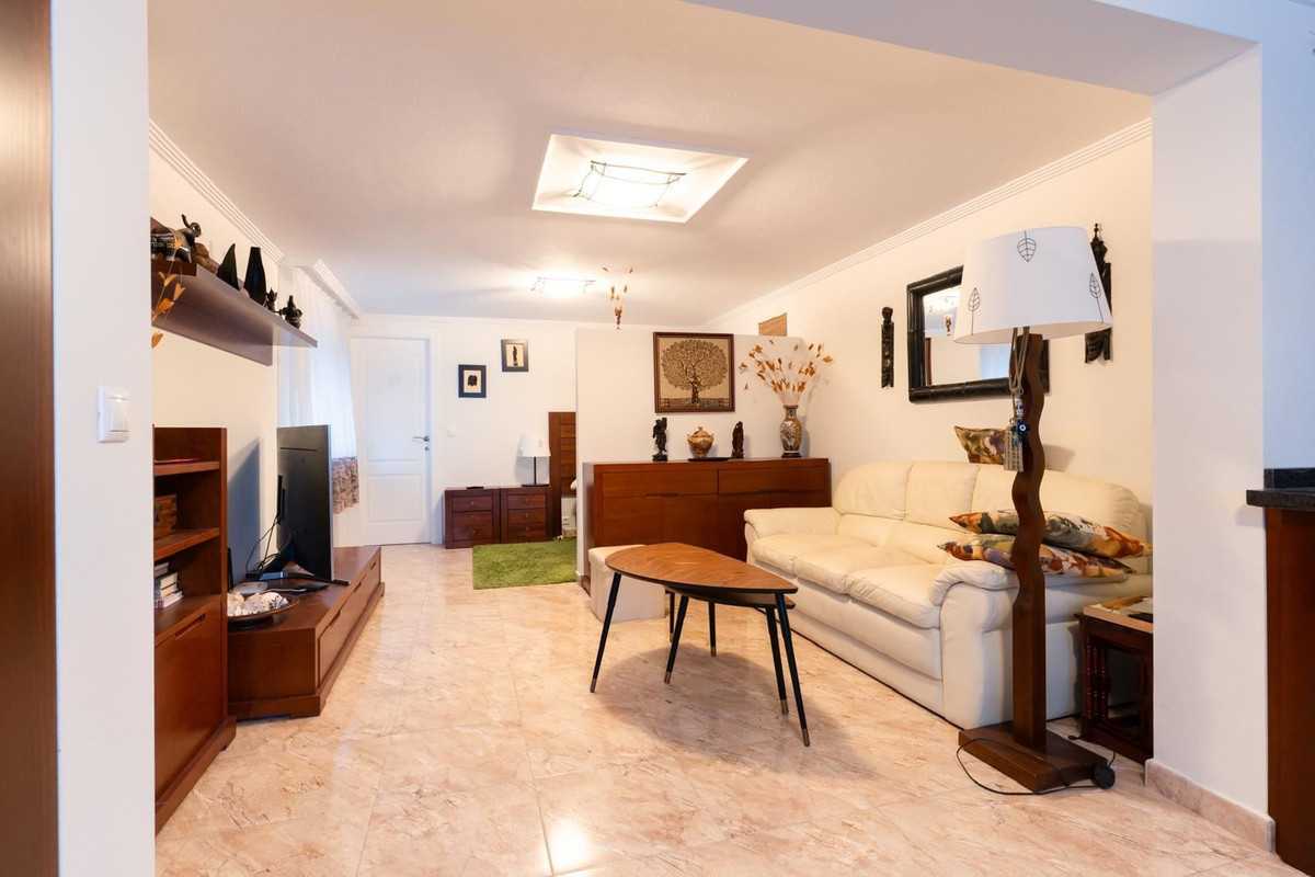 For sale - 7 Bedroom 4 Bathroom House - Detached Villa in Orihuela - Los Altos  - Alicante