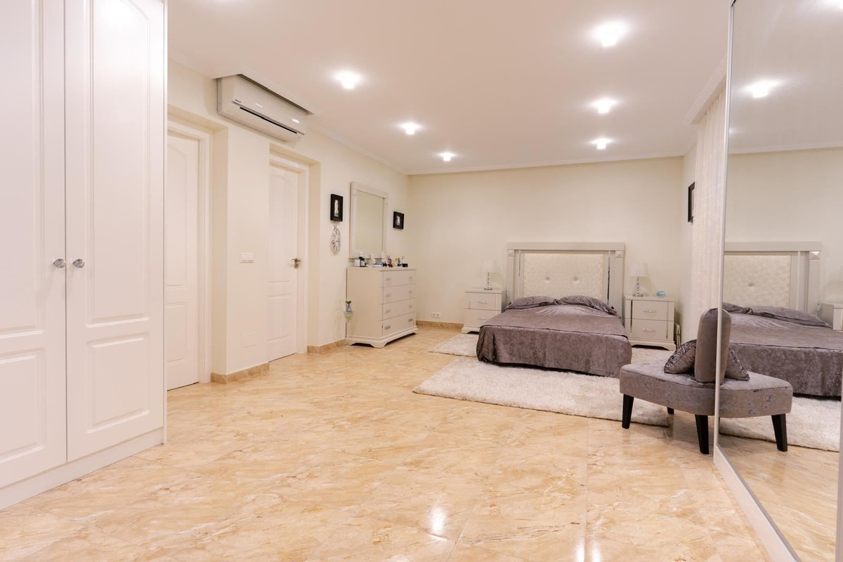 For sale - 7 Bedroom 4 Bathroom House - Detached Villa in Orihuela - Los Altos  - Alicante