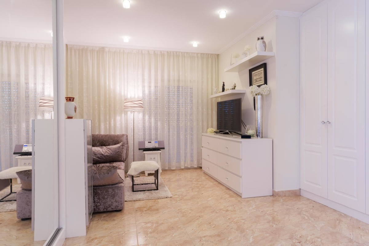 For sale - 7 Bedroom 4 Bathroom House - Detached Villa in Orihuela - Los Altos  - Alicante