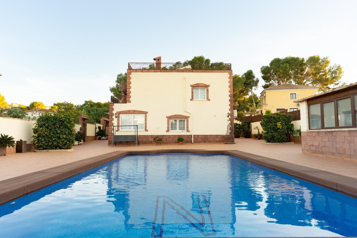 For sale - 7 Bedroom 4 Bathroom House - Detached Villa in Orihuela - Los Altos  - Alicante