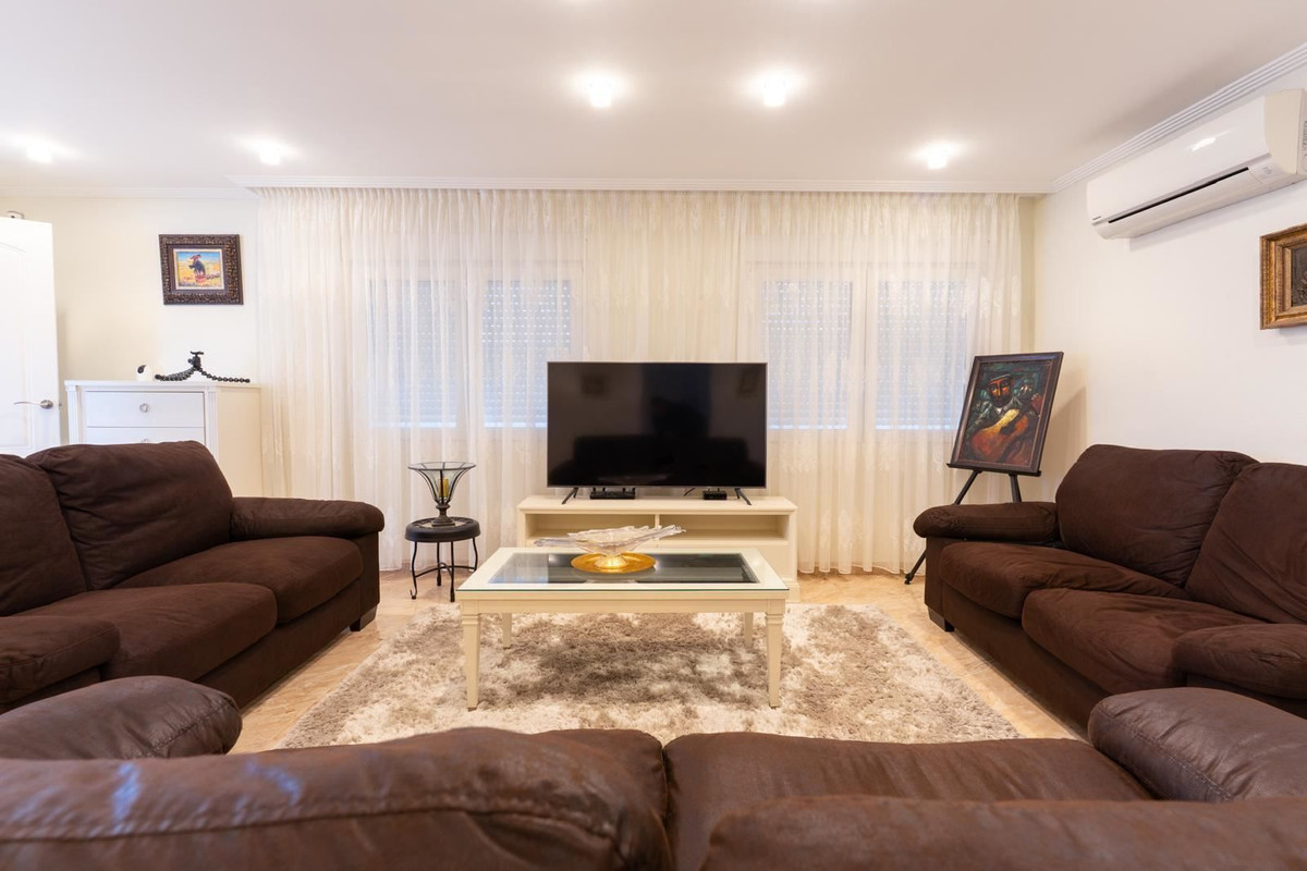 For sale - 7 Bedroom 4 Bathroom House - Detached Villa in Orihuela - Los Altos  - Alicante