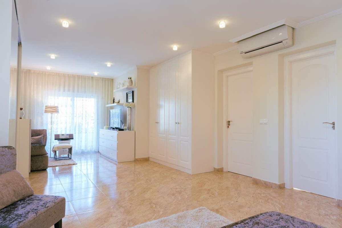 For sale - 7 Bedroom 4 Bathroom House - Detached Villa in Orihuela - Los Altos  - Alicante
