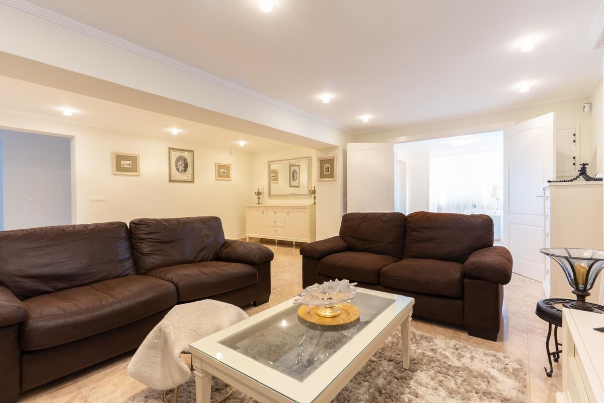 For sale - 7 Bedroom 4 Bathroom House - Detached Villa in Orihuela - Los Altos  - Alicante