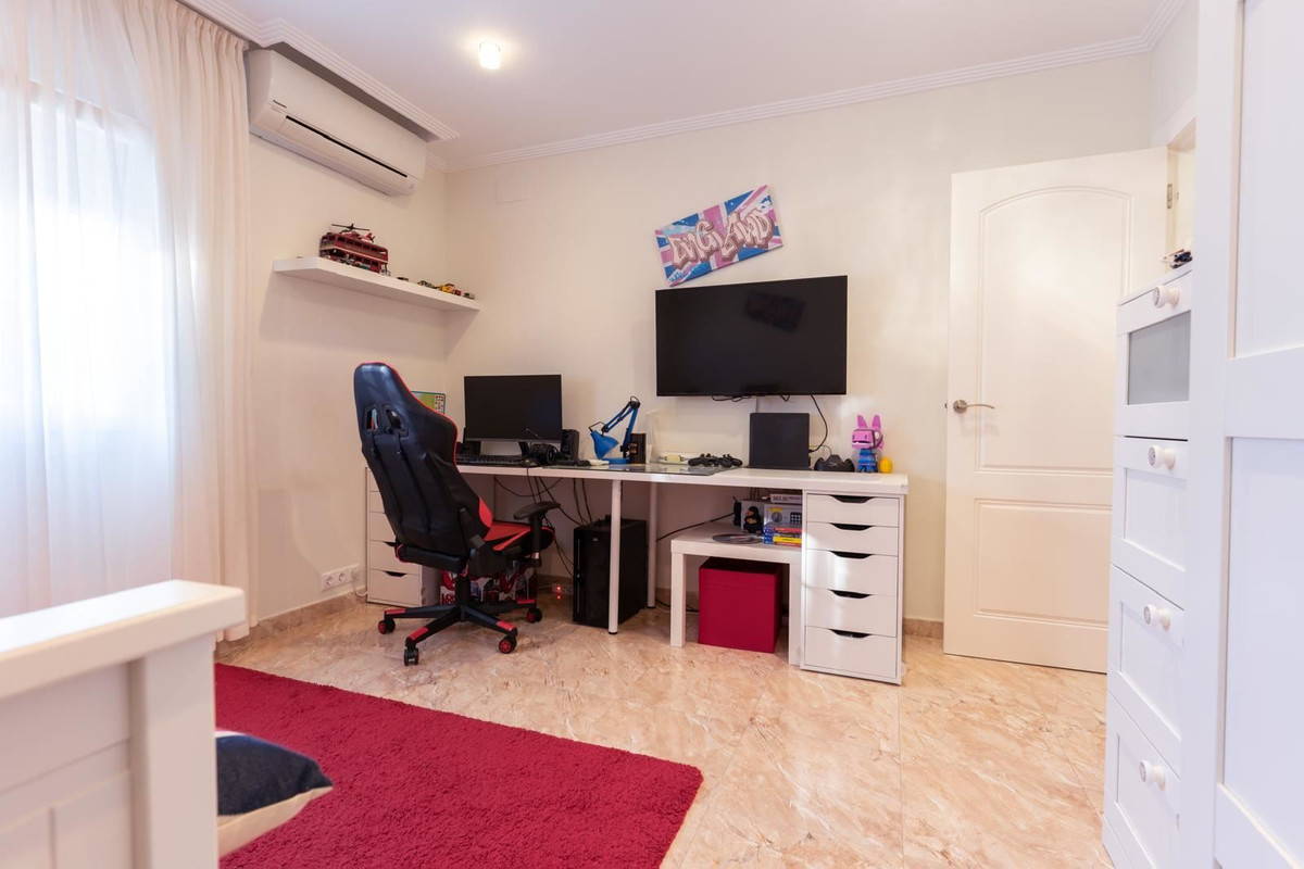 For sale - 7 Bedroom 4 Bathroom House - Detached Villa in Orihuela - Los Altos  - Alicante