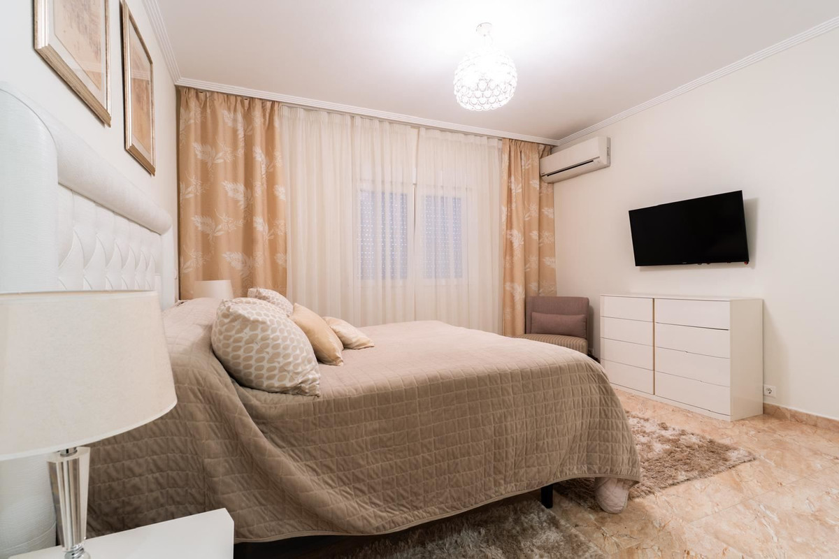 For sale - 7 Bedroom 4 Bathroom House - Detached Villa in Orihuela - Los Altos  - Alicante