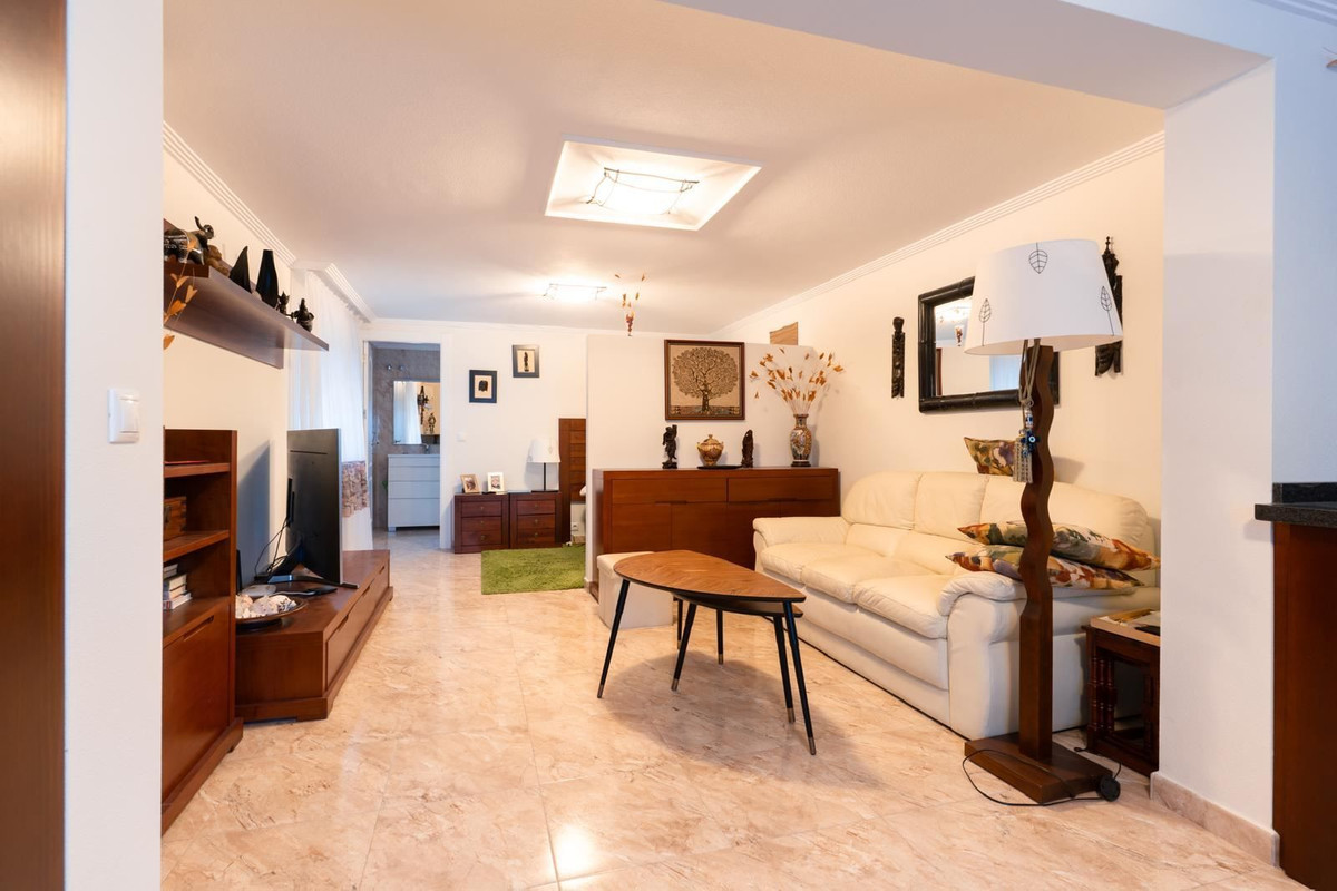 For sale - 7 Bedroom 4 Bathroom House - Detached Villa in Orihuela - Los Altos  - Alicante