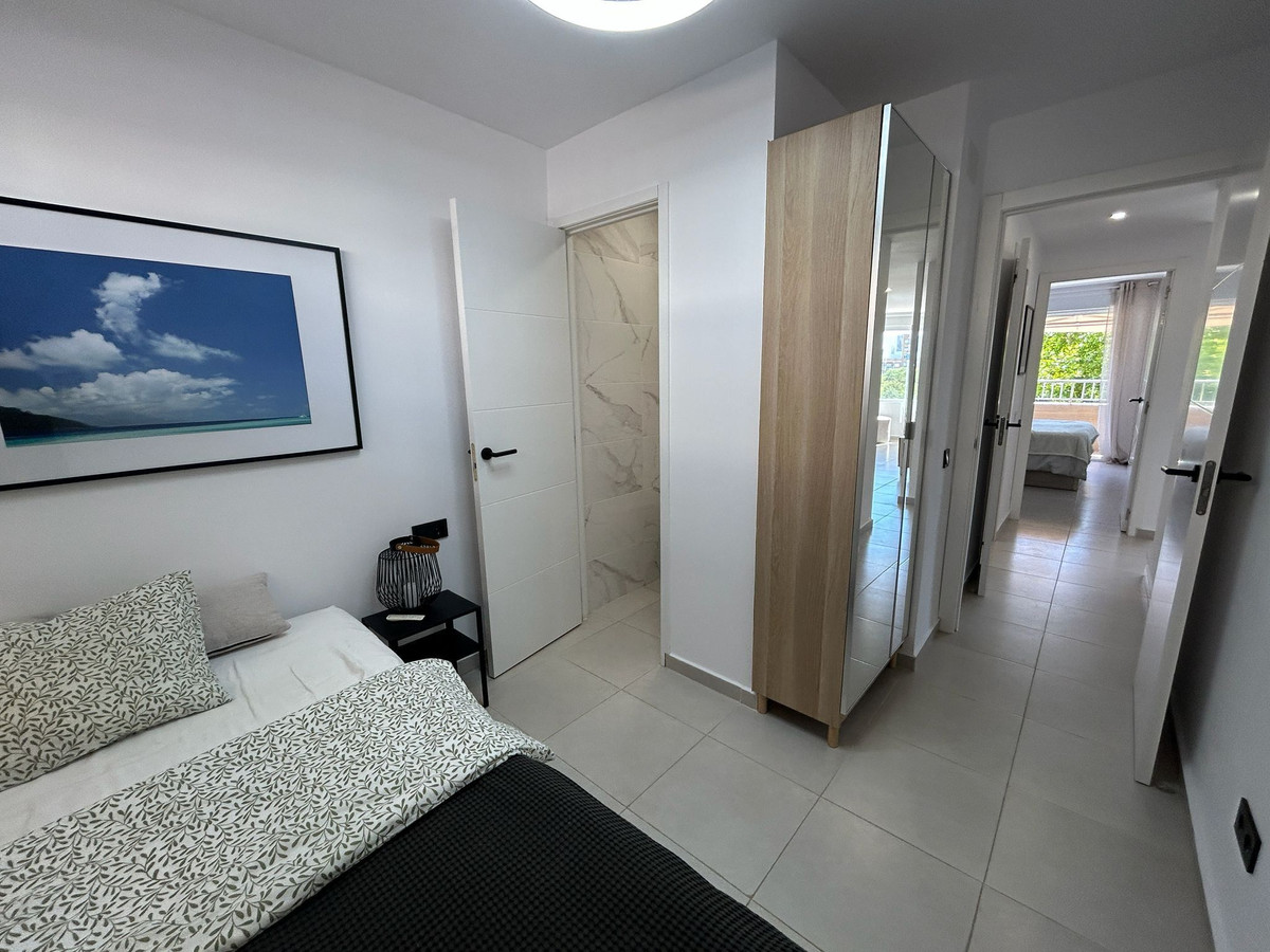 For sale - 3 Bedroom 2 Bathroom Apartment - Middle Floor Apartment in Torrevieja - Torrevieja Centro  - Alicante