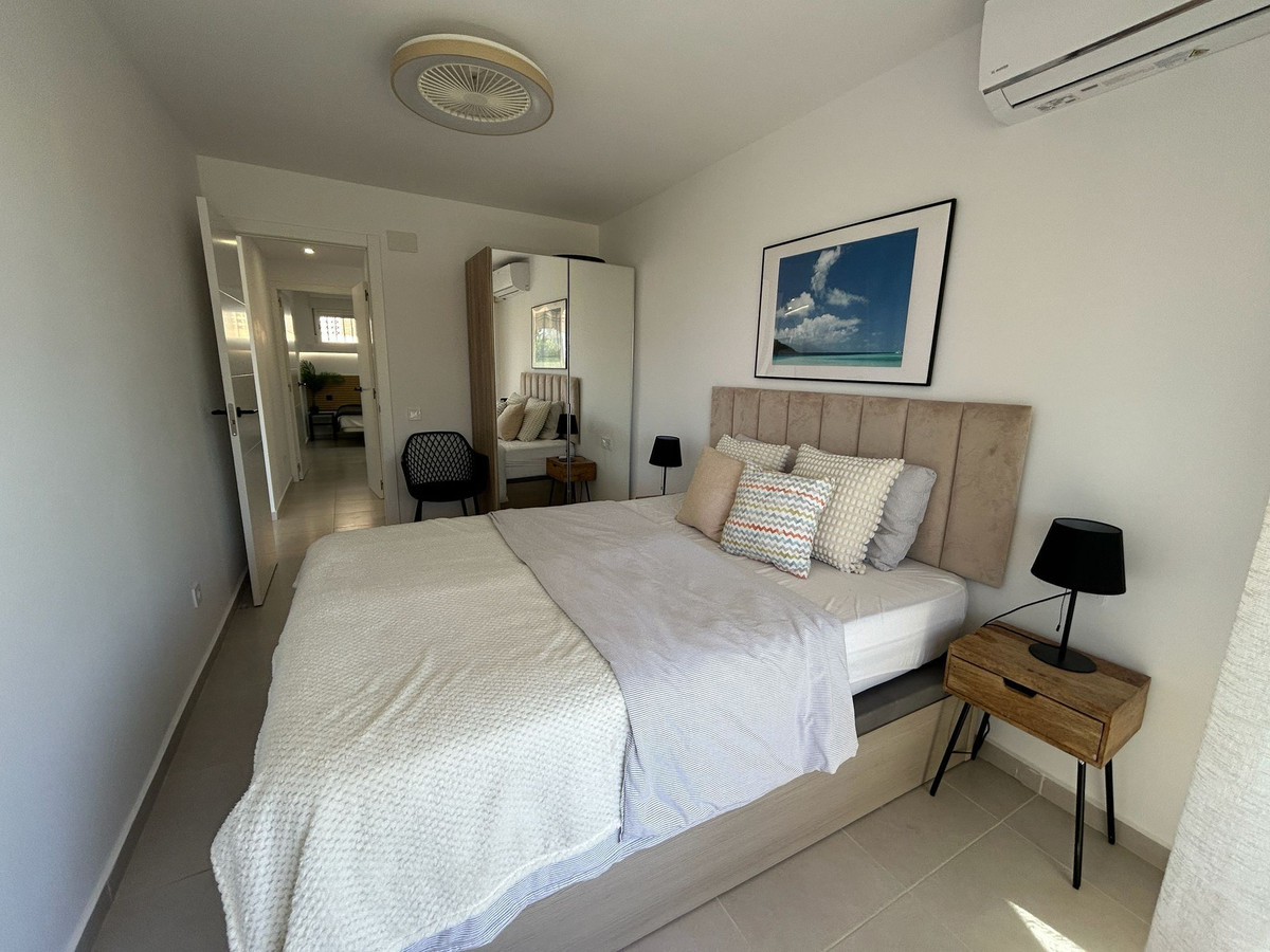 For sale - 3 Bedroom 2 Bathroom Apartment - Middle Floor Apartment in Torrevieja - Torrevieja Centro  - Alicante