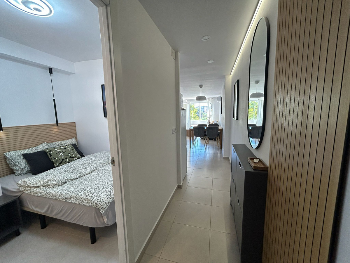 For sale - 3 Bedroom 2 Bathroom Apartment - Middle Floor Apartment in Torrevieja - Torrevieja Centro  - Alicante