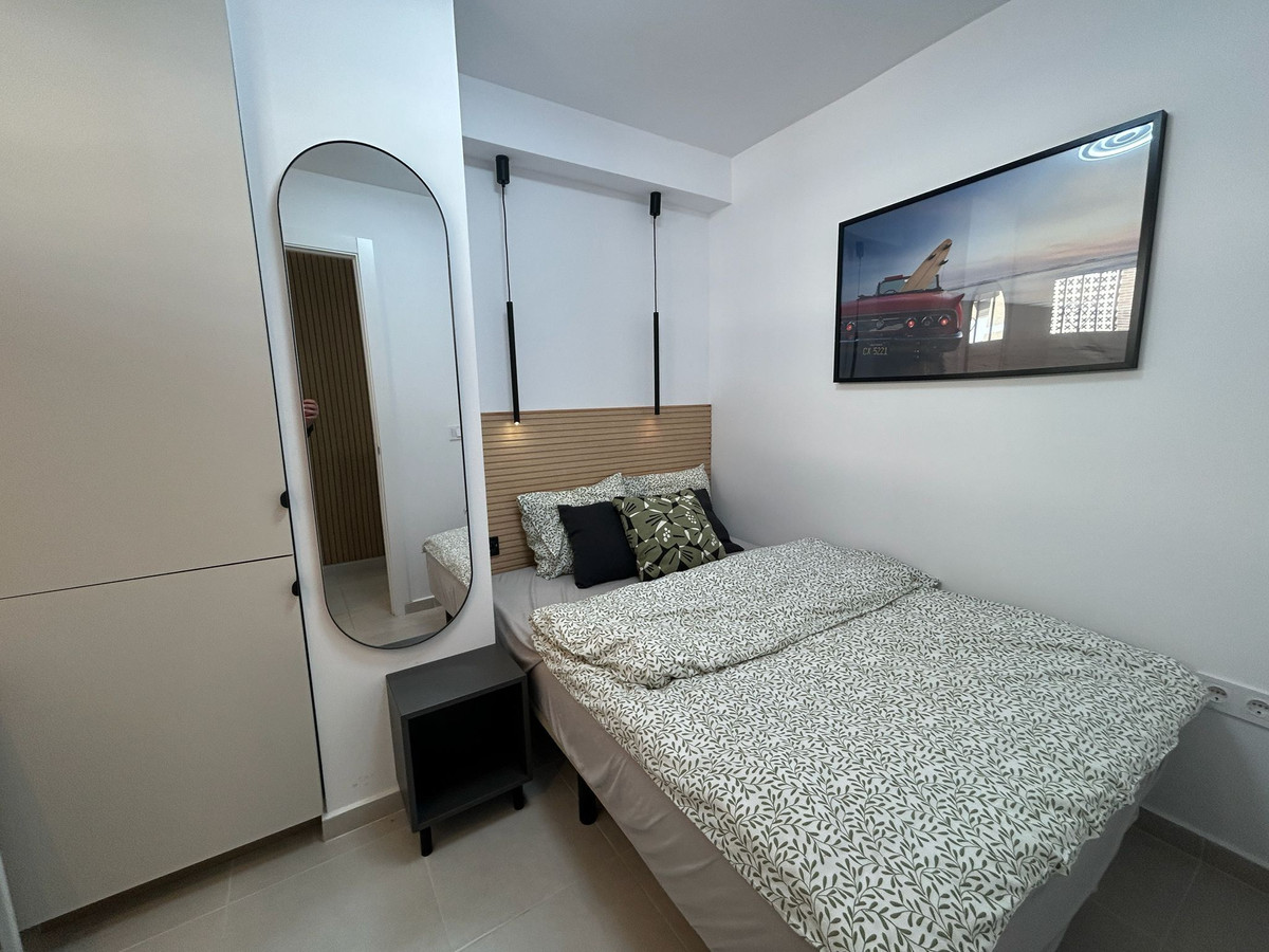 For sale - 3 Bedroom 2 Bathroom Apartment - Middle Floor Apartment in Torrevieja - Torrevieja Centro  - Alicante