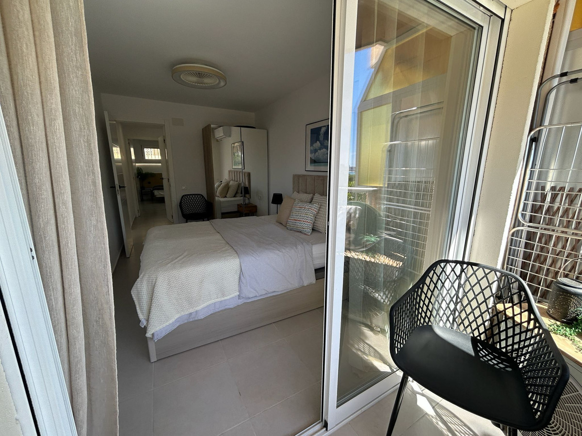 For sale - 3 Bedroom 2 Bathroom Apartment - Middle Floor Apartment in Torrevieja - Torrevieja Centro  - Alicante