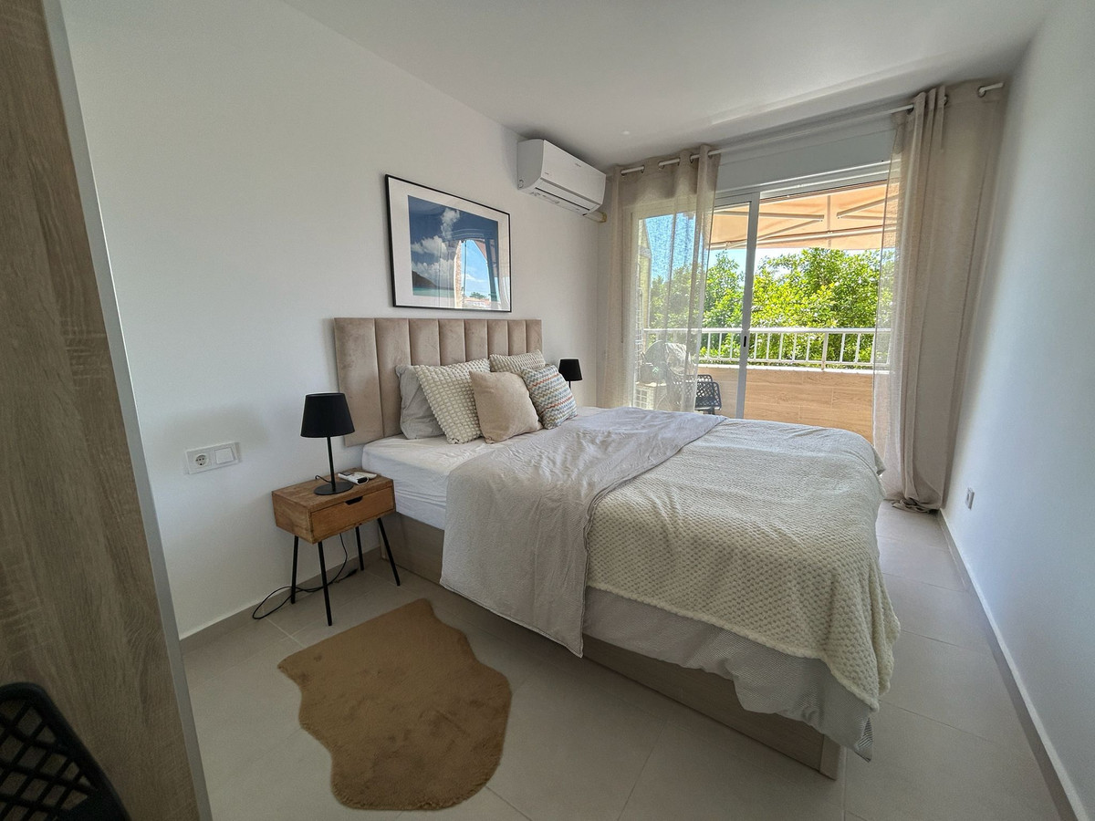 For sale - 3 Bedroom 2 Bathroom Apartment - Middle Floor Apartment in Torrevieja - Torrevieja Centro  - Alicante