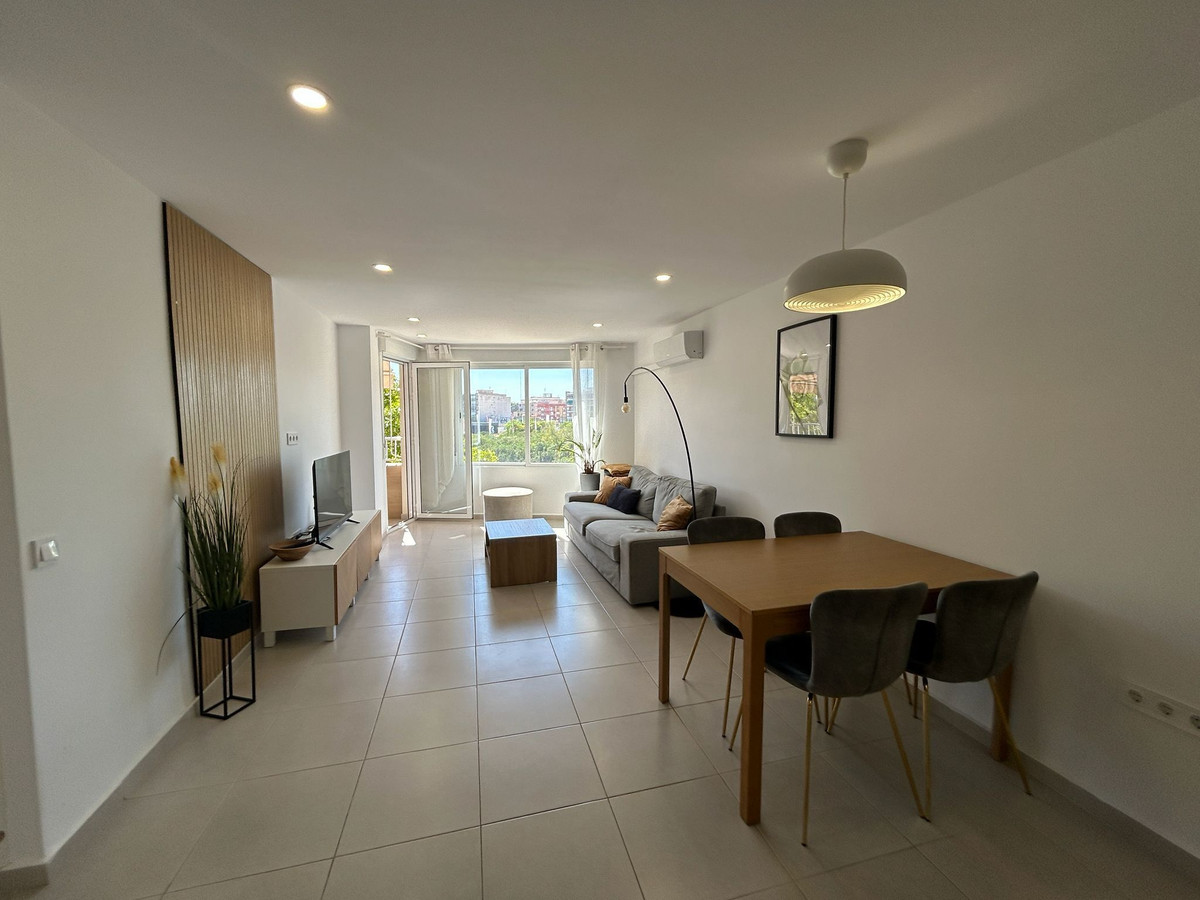 For sale - 3 Bedroom 2 Bathroom Apartment - Middle Floor Apartment in Torrevieja - Torrevieja Centro  - Alicante