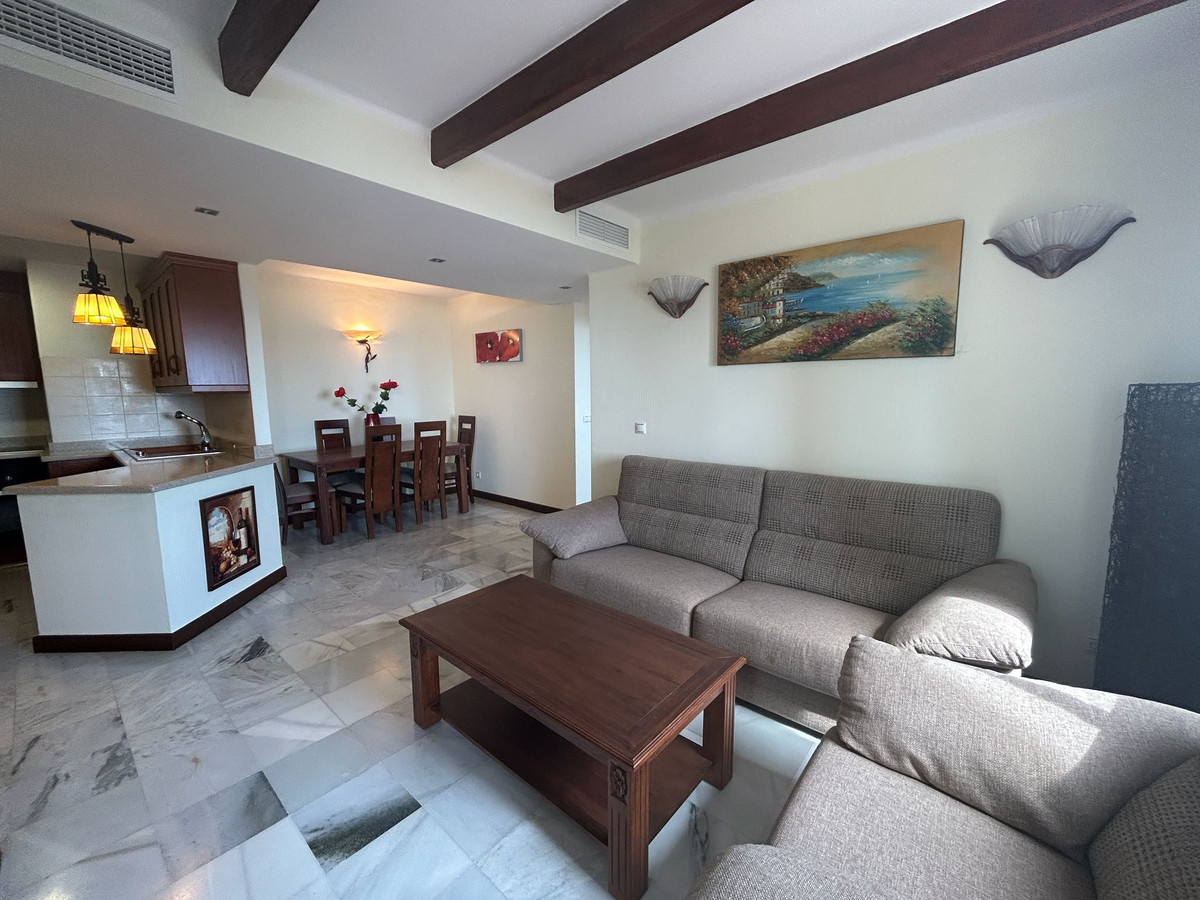 For sale - 3 Bedroom 2 Bathroom Apartment - Middle Floor Apartment in Torrevieja - Torrevieja Centro  - Alicante