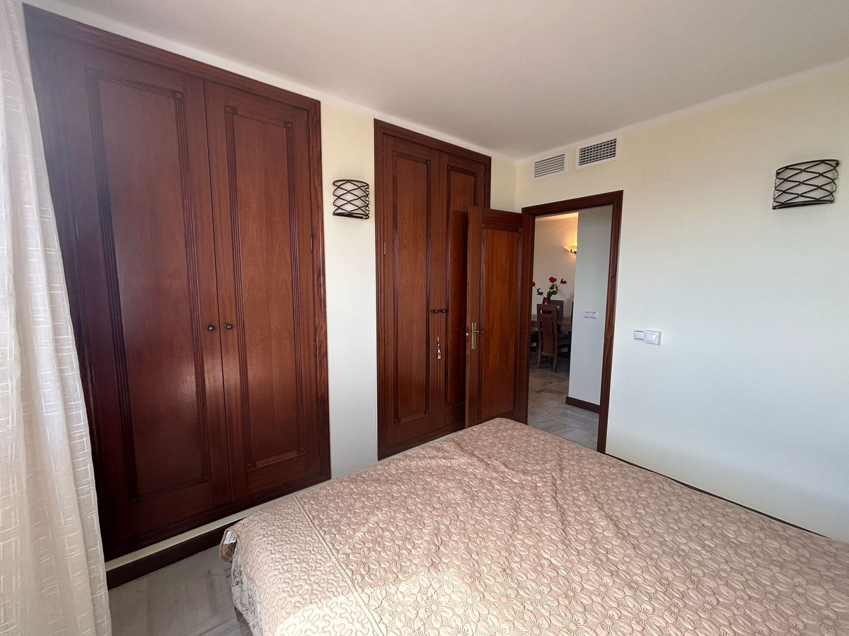 For sale - 3 Bedroom 2 Bathroom Apartment - Middle Floor Apartment in Torrevieja - Torrevieja Centro  - Alicante