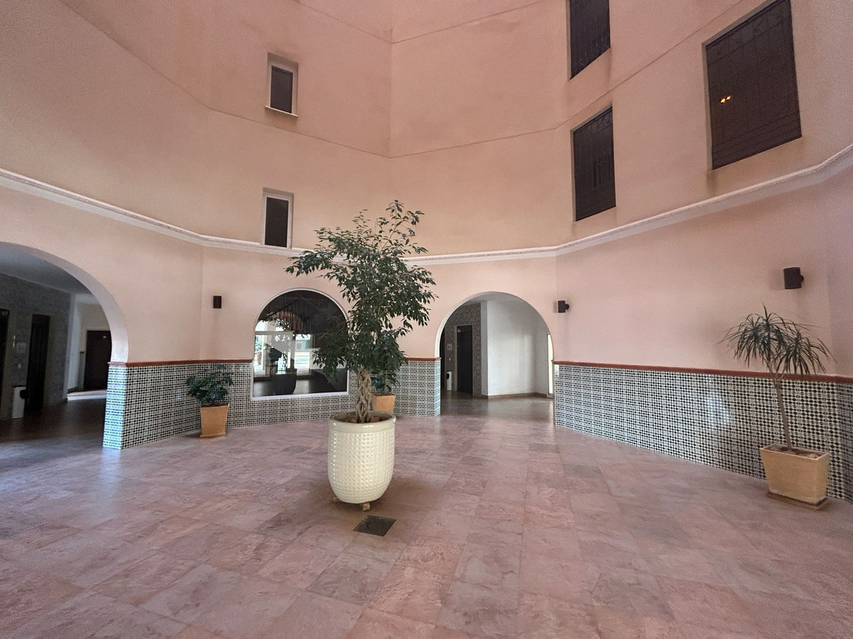 For sale - 3 Bedroom 2 Bathroom Apartment - Middle Floor Apartment in Torrevieja - Torrevieja Centro  - Alicante