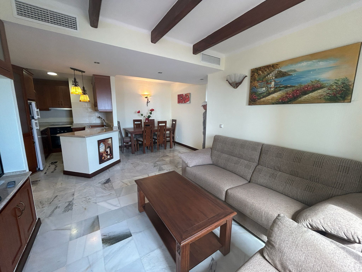 For sale - 3 Bedroom 2 Bathroom Apartment - Middle Floor Apartment in Torrevieja - Torrevieja Centro  - Alicante