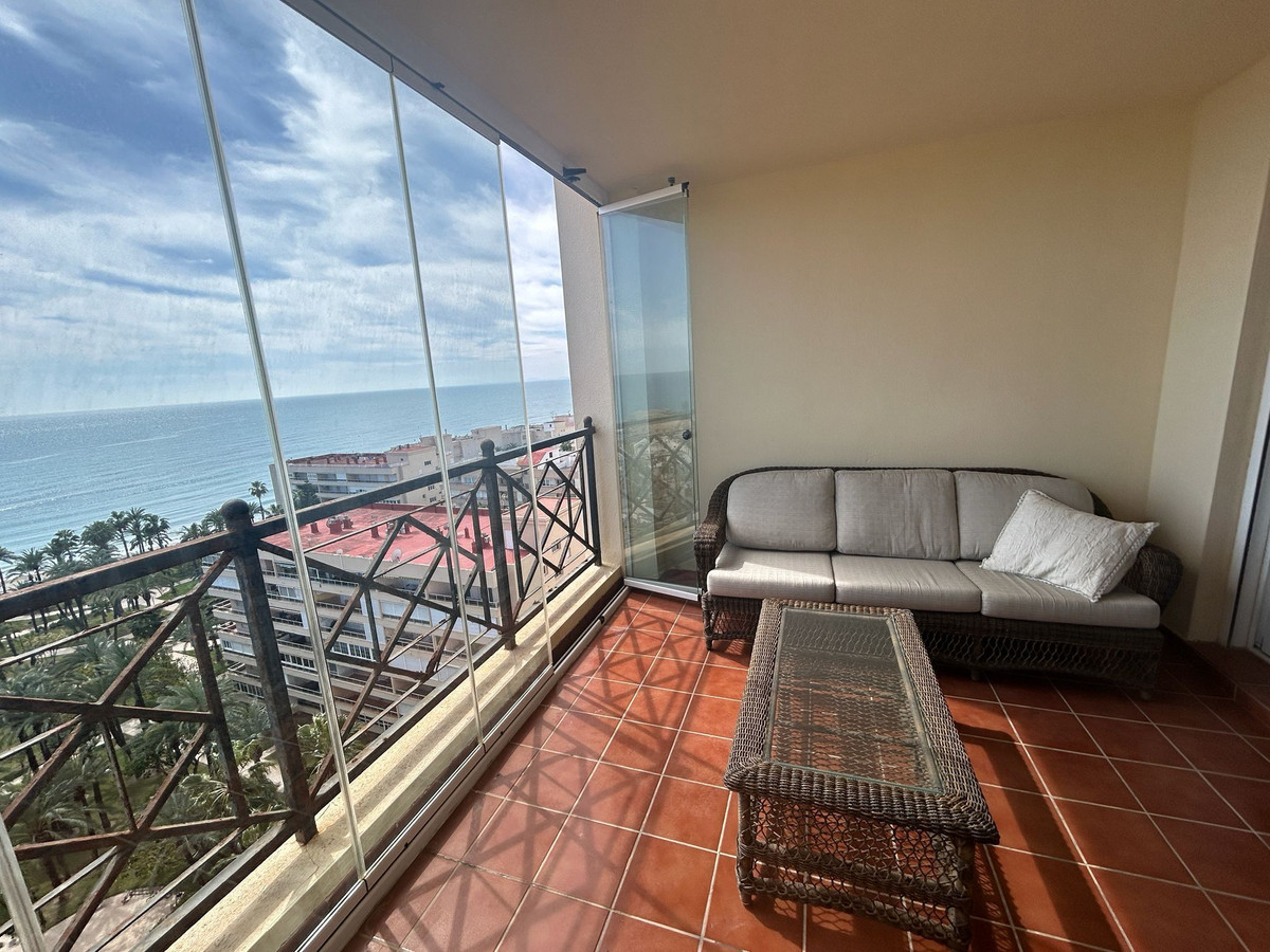 For sale - 3 Bedroom 2 Bathroom Apartment - Middle Floor Apartment in Torrevieja - Torrevieja Centro  - Alicante